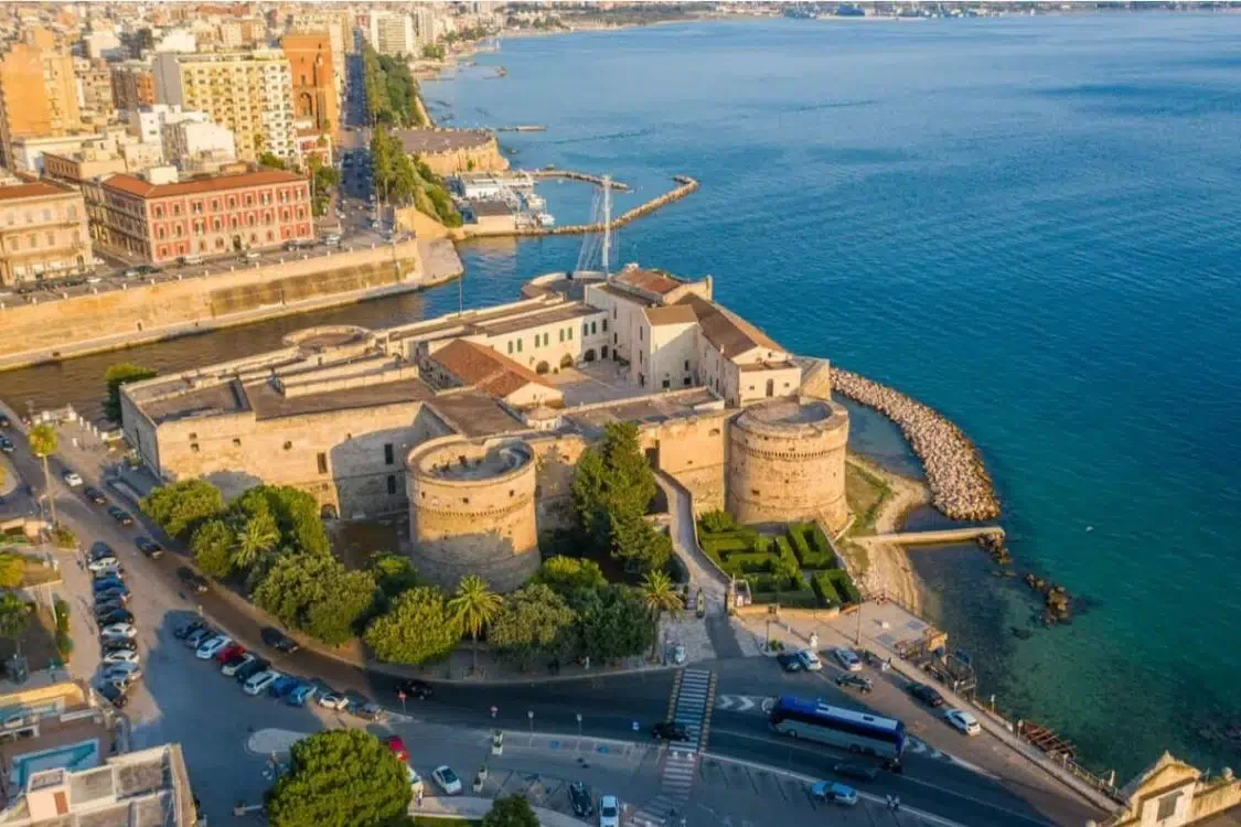 Il lungomare, Taranto (Puglia)
