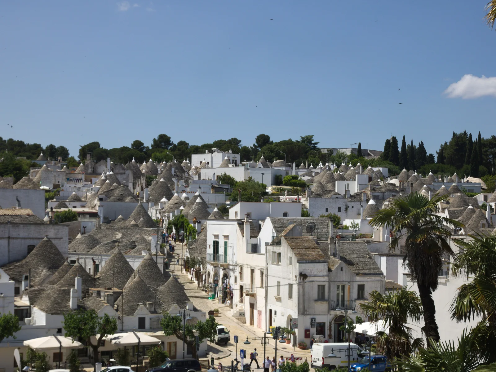 I trulli, nella Valle d'Itria, Alberobello (Puglia)