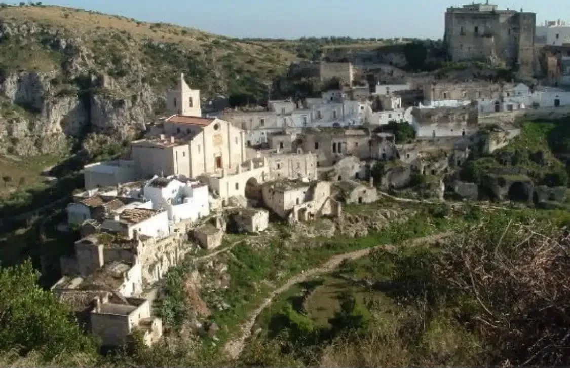 Il centro storico sulla gravina, Ginosa (Puglia)
