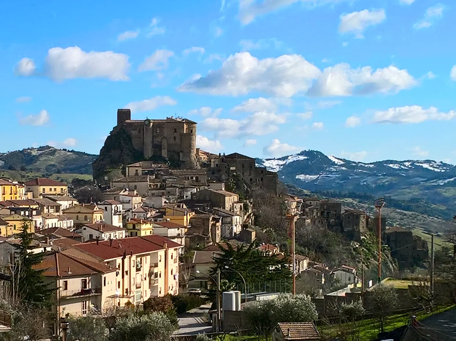 Il castello e il borgo medievale, Oriolo (Calabria)