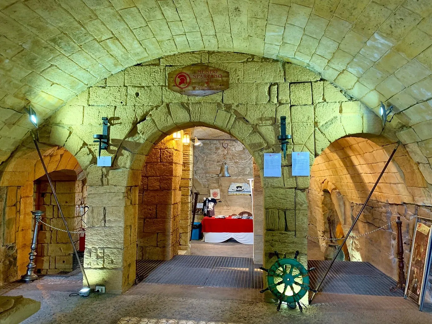 Gli ipogei sotto la città vecchia, Taranto (Puglia)
